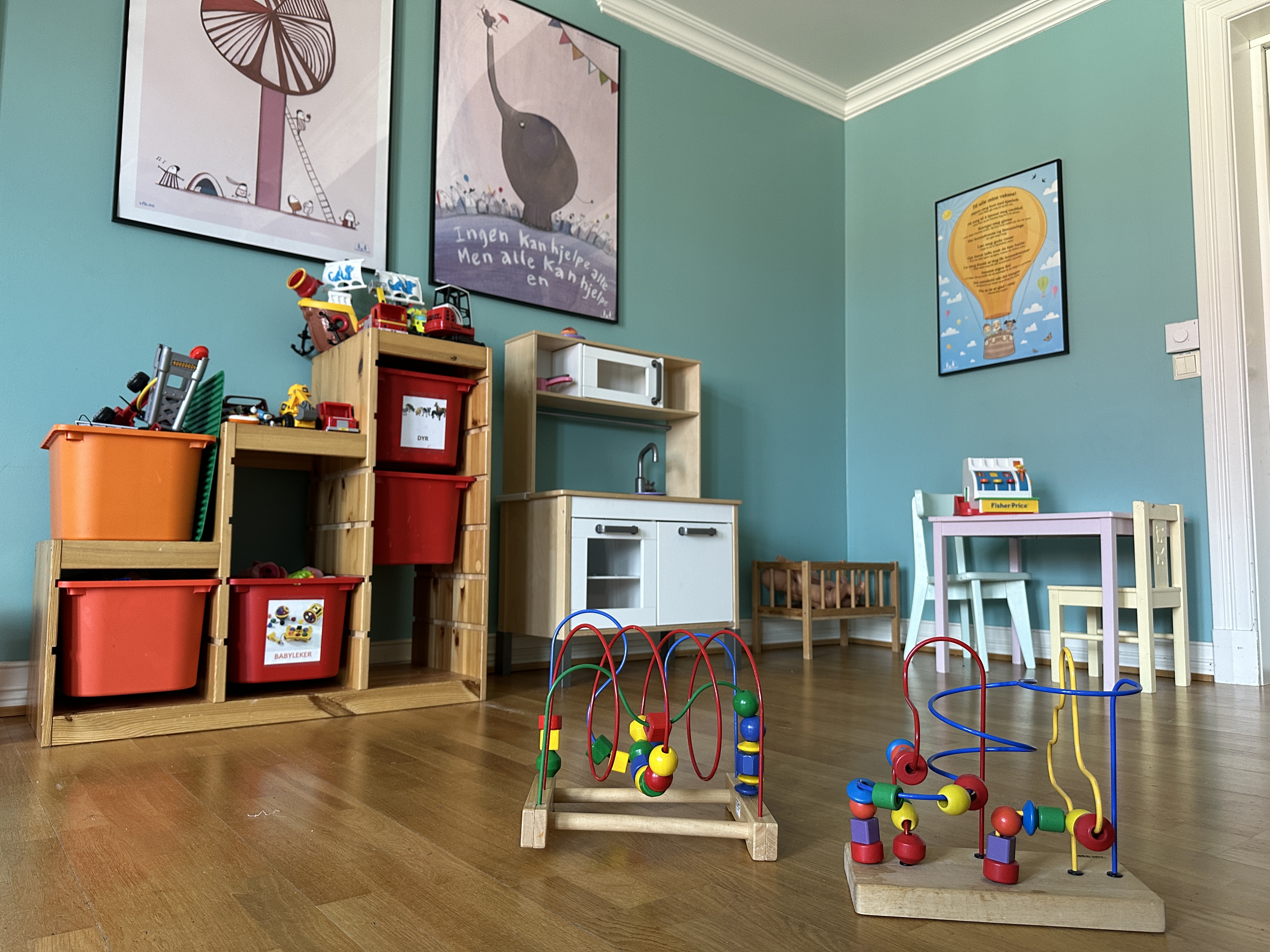 Bildet viser et lekerom for barn på krisesenteret