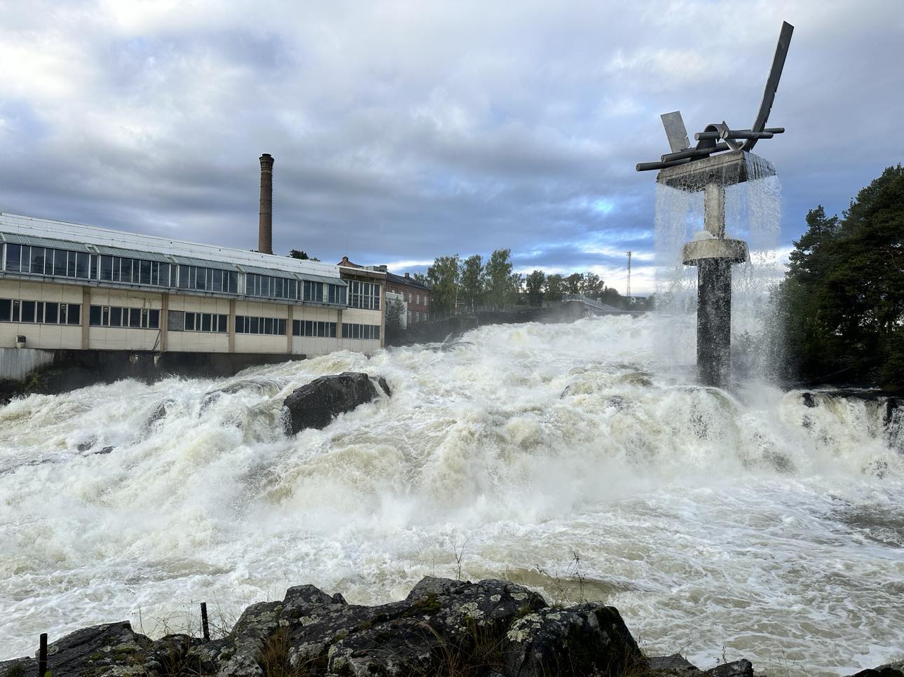 Bildet viser Hønefossen