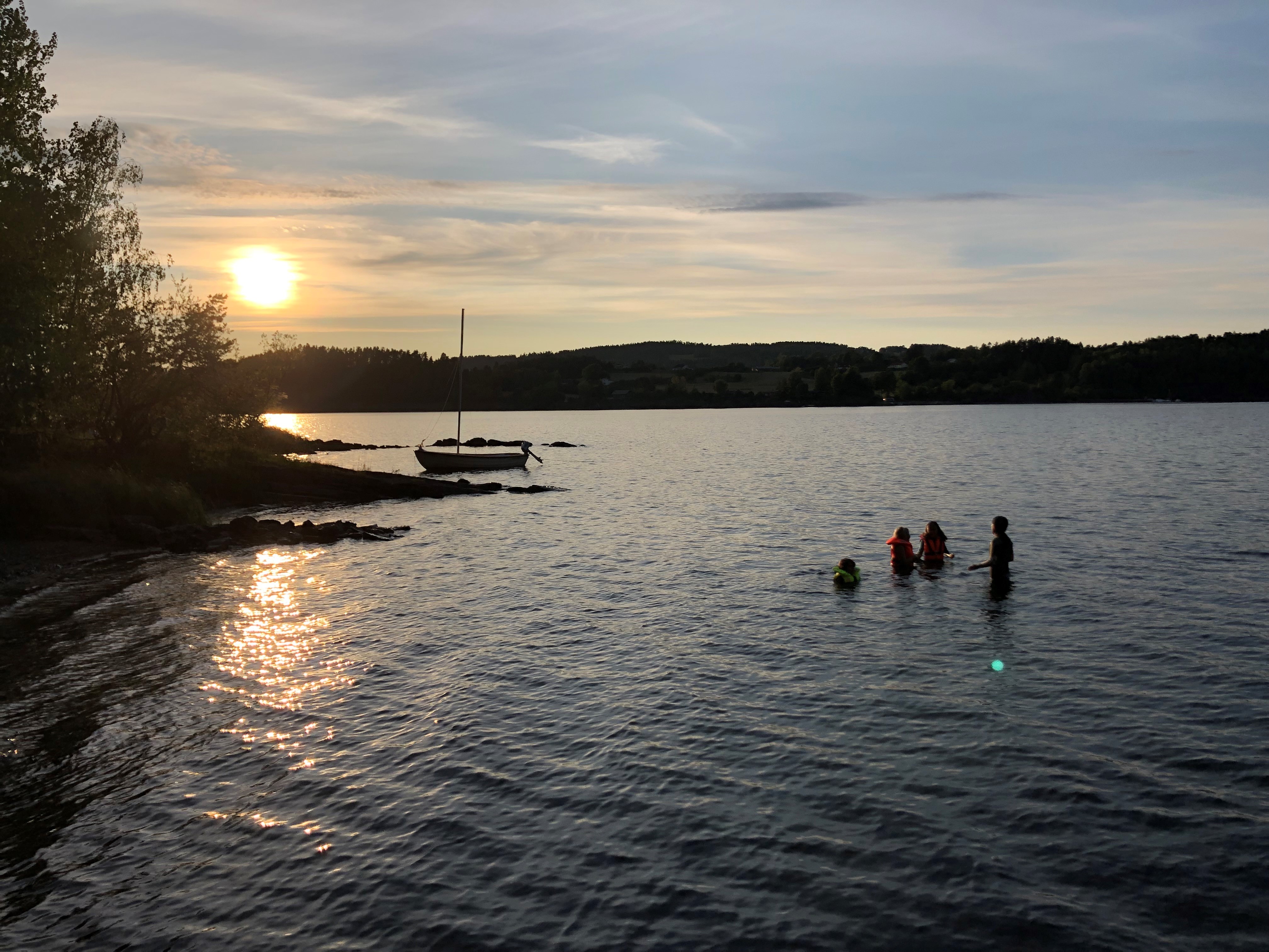 Bildet viser Tyrifjorden, ved lille Svartøya.