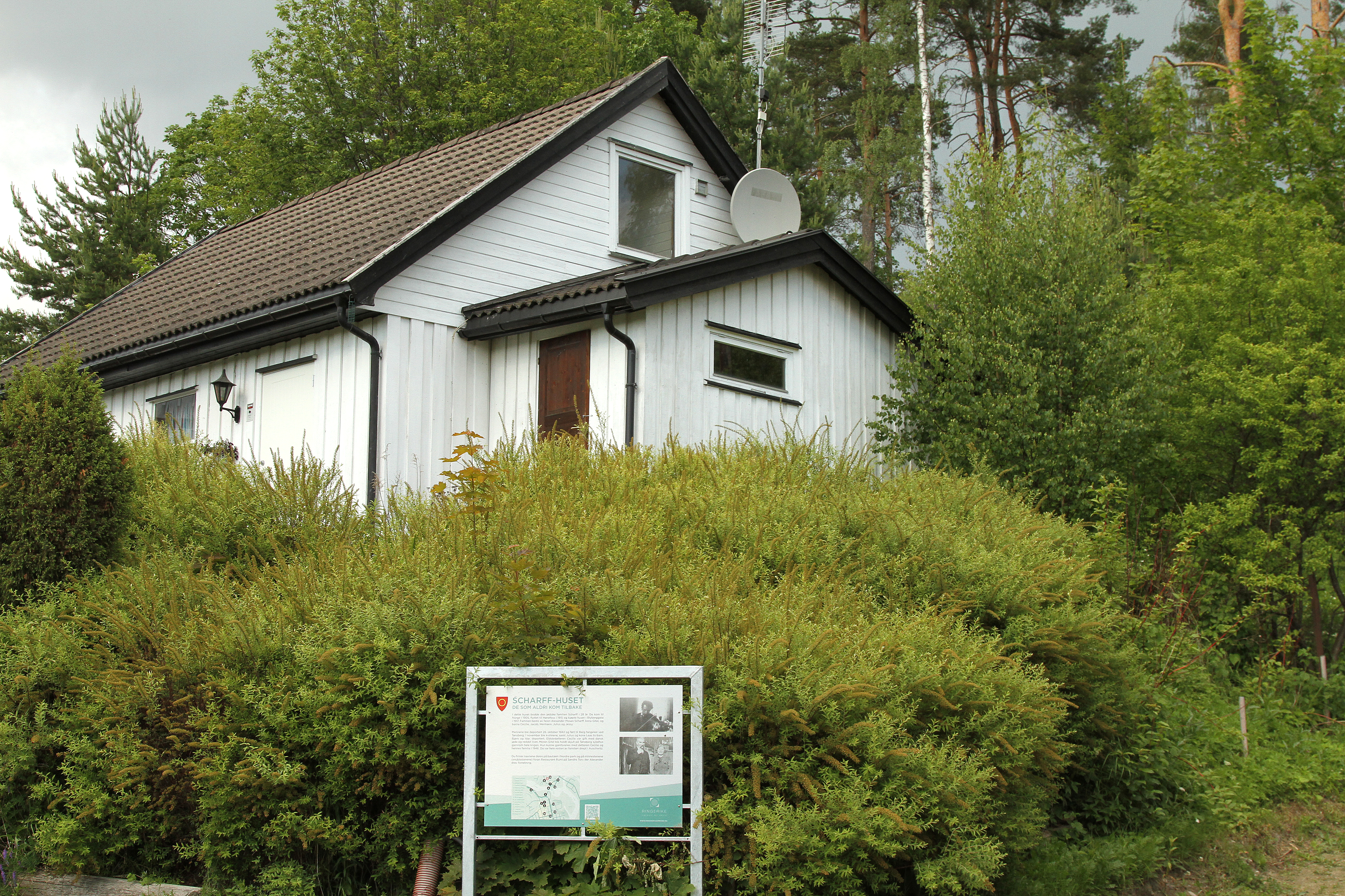 skilt 9 Scharff-huset. Foto: Dag Fekjær Johansen